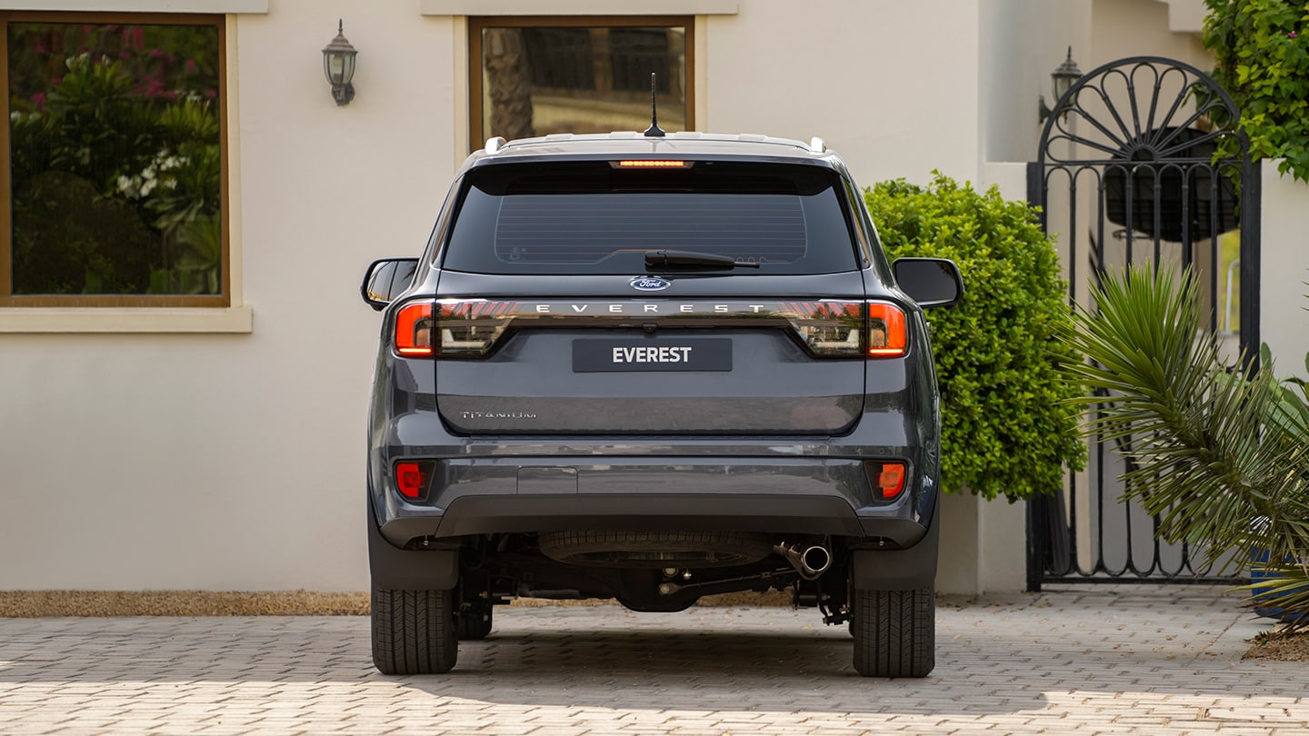 Ford Everest con compuerta trasera eléctrica