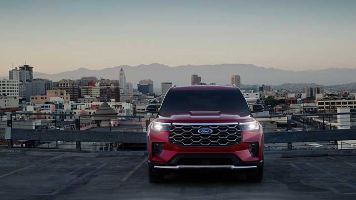 Nueva Explorer Platinum con luces delanteras LED