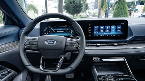 Tecnología inteligente con pantalla de 12" de la Nueva Territory Titanium